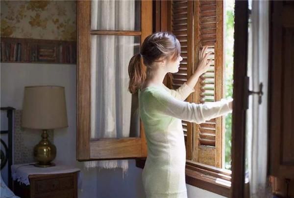 Nên mở cửa phòng ra sau khi bật điều hòa khoảng 3 tiếng